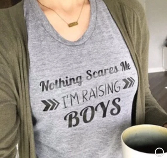 Новинка моды летнего сезона ничего не пугает Mom Of Boys футболка с надписью цитаты