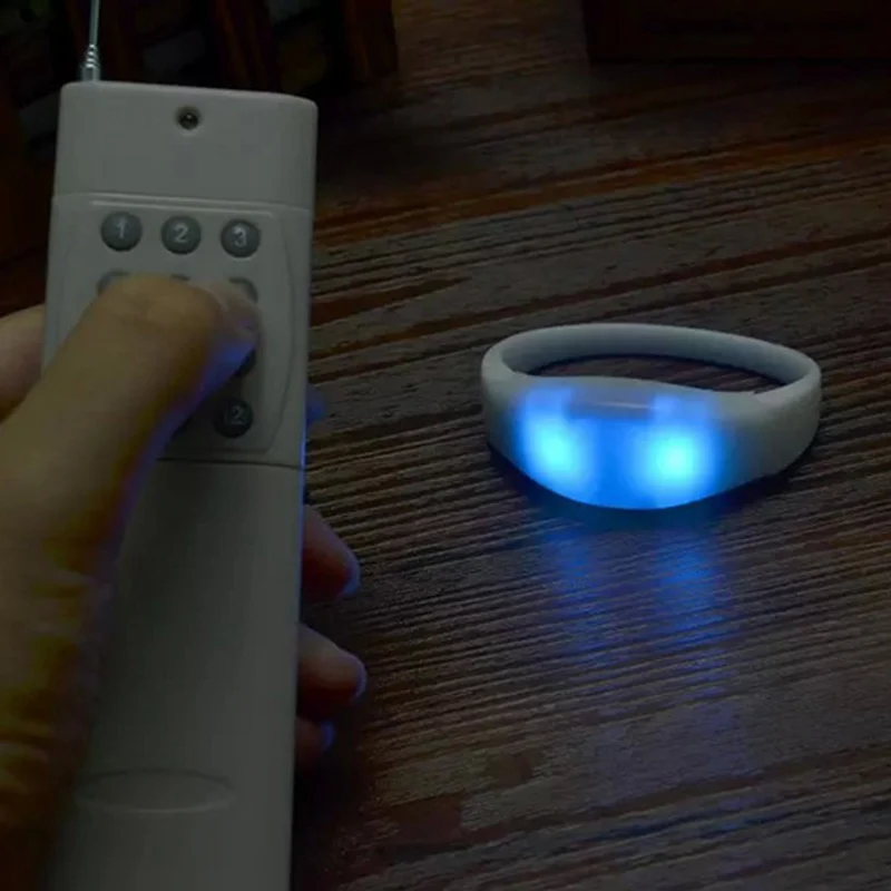 Светодиодная вспышка RGB Меняющие цвет браслеты с дистанционным управлением 12