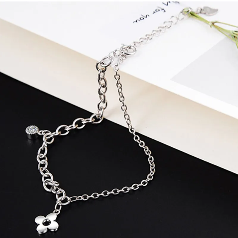 

Hot sale S925 sterling silver the simple Small fresh Four-leaf clover Personality Bracelet for ladies