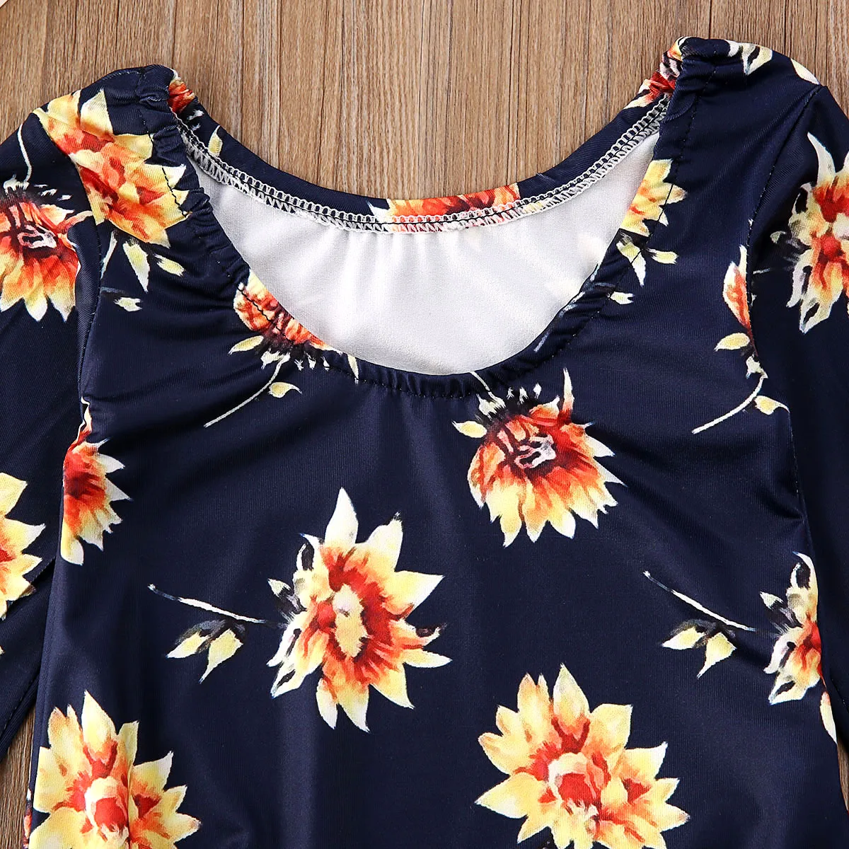 Новая осенняя одежда для маленьких девочек, топы с цветочным принтом, комбинезон, Бархатные расклешенные штаны, комплекты