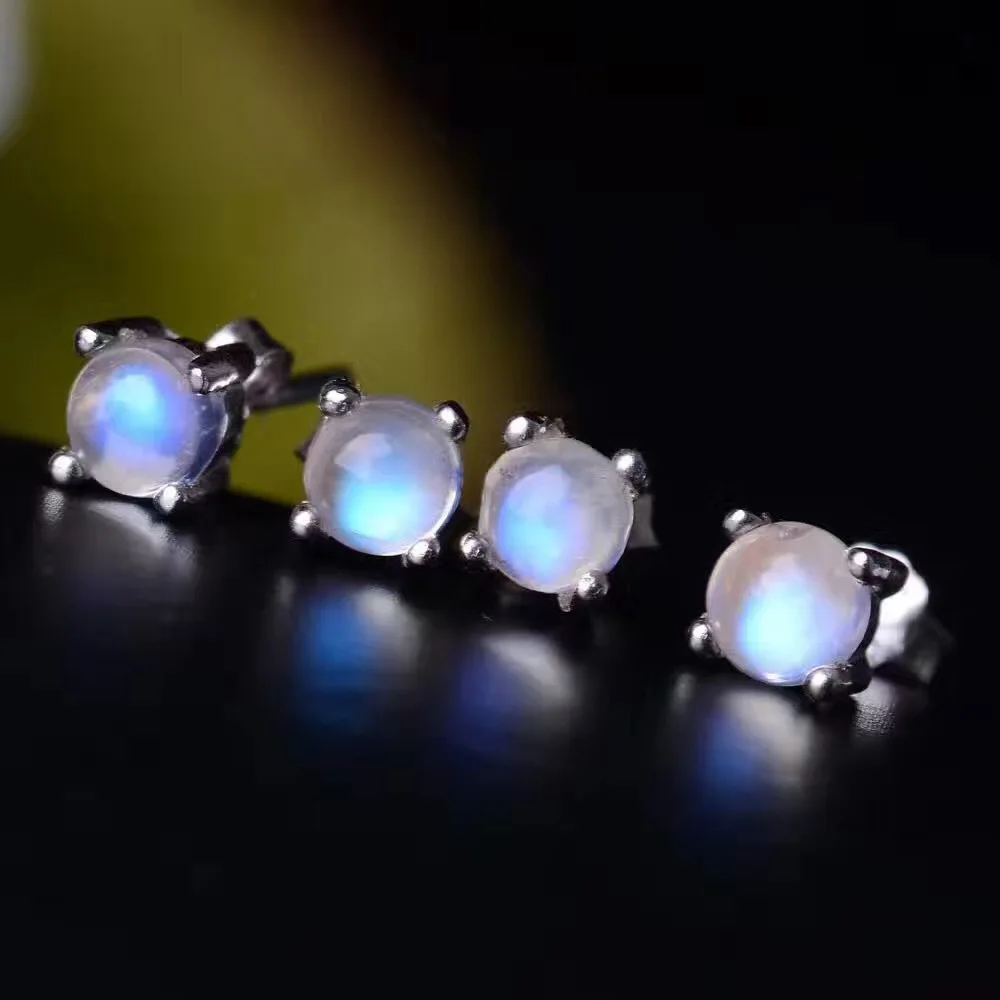 

Женские серьги-гвоздики из серебра 925 пробы с гравировкой