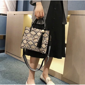

Satchels For Women Large Capacity Serpentine Printed Tassel Totes Vintage Business Casual Handbags Ladies Shoulder Messenger Bag