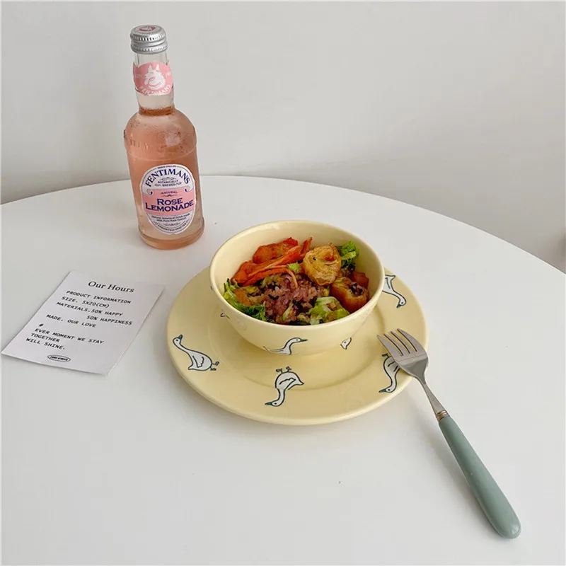 

Cutelife Nordic Ins Yellow Cartoon Ceramic Round Salad Plates Stands For Cakes Vintage Dessert Fruits Snake Wedding