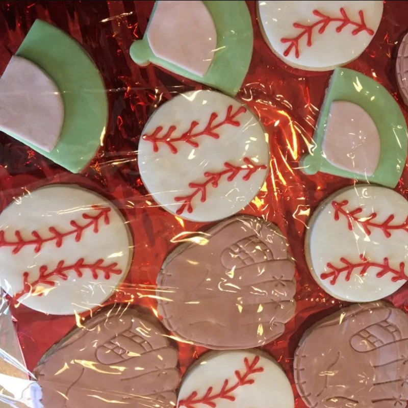 TeamSportsBaseballBatHatCapGloveFieldBiscuitCutterFondant