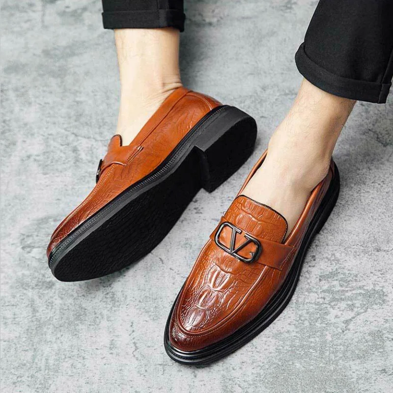 Mocasines de piel sintética hechos a mano con estampado de cocodrilo para hombre, zapatos informales clásicos, a la moda, con punta redonda y tacón bajo, 4KD008