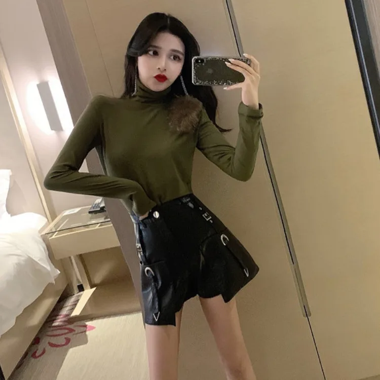 

Photo Shoot 2019 Versitile Fashion Shoulder Matching Wool Base Tops + Fashion Thick High-waisted Leather Shorts