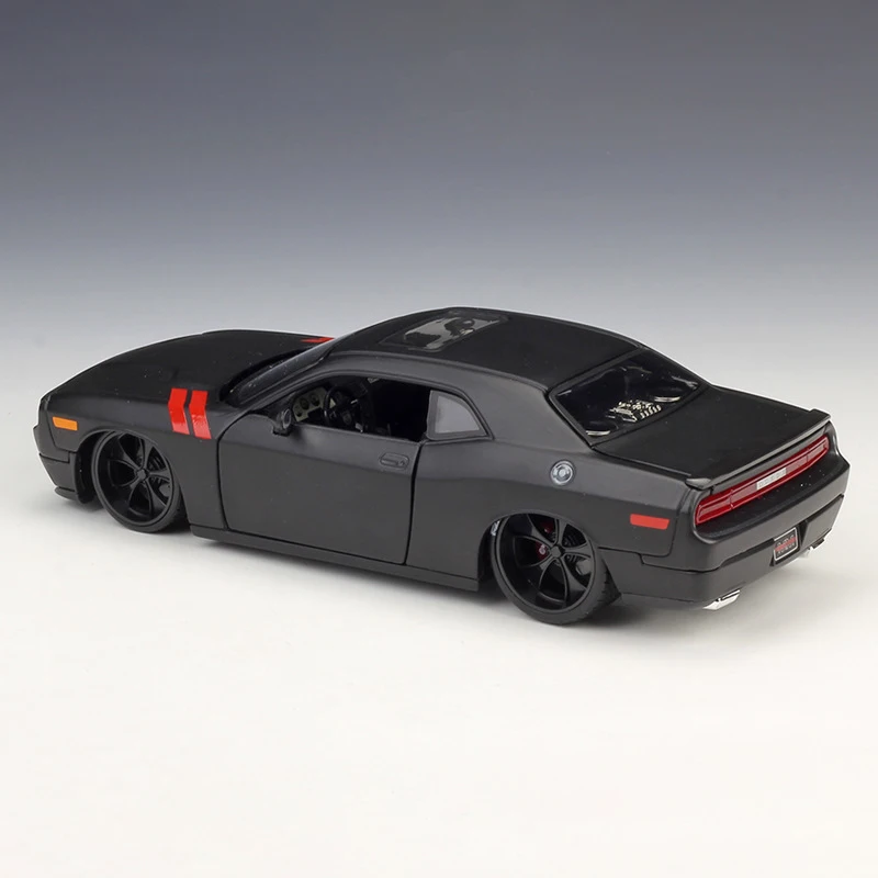 Модель автомобиля Maisto 1:24 под давлением 2008 Dodge Challenger модель игрушечного модели