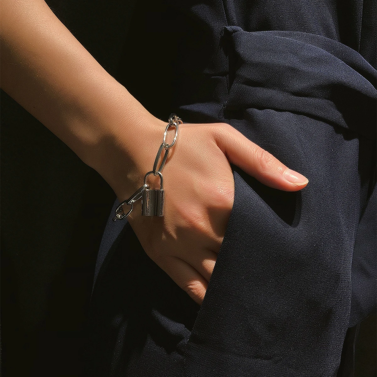 

Chic Lock Pendant Bracelet Gold Silver Padlock Charm Bracelet Boho Plain Circle Link Chain Bracelet for Women Punk Hand Jewelry