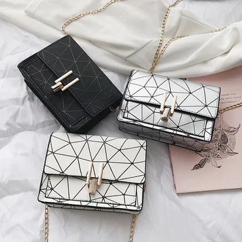 

2019 Korean version of the new one-shoulder messenger bag personalized diamond small fragrant fashion wild small square bag