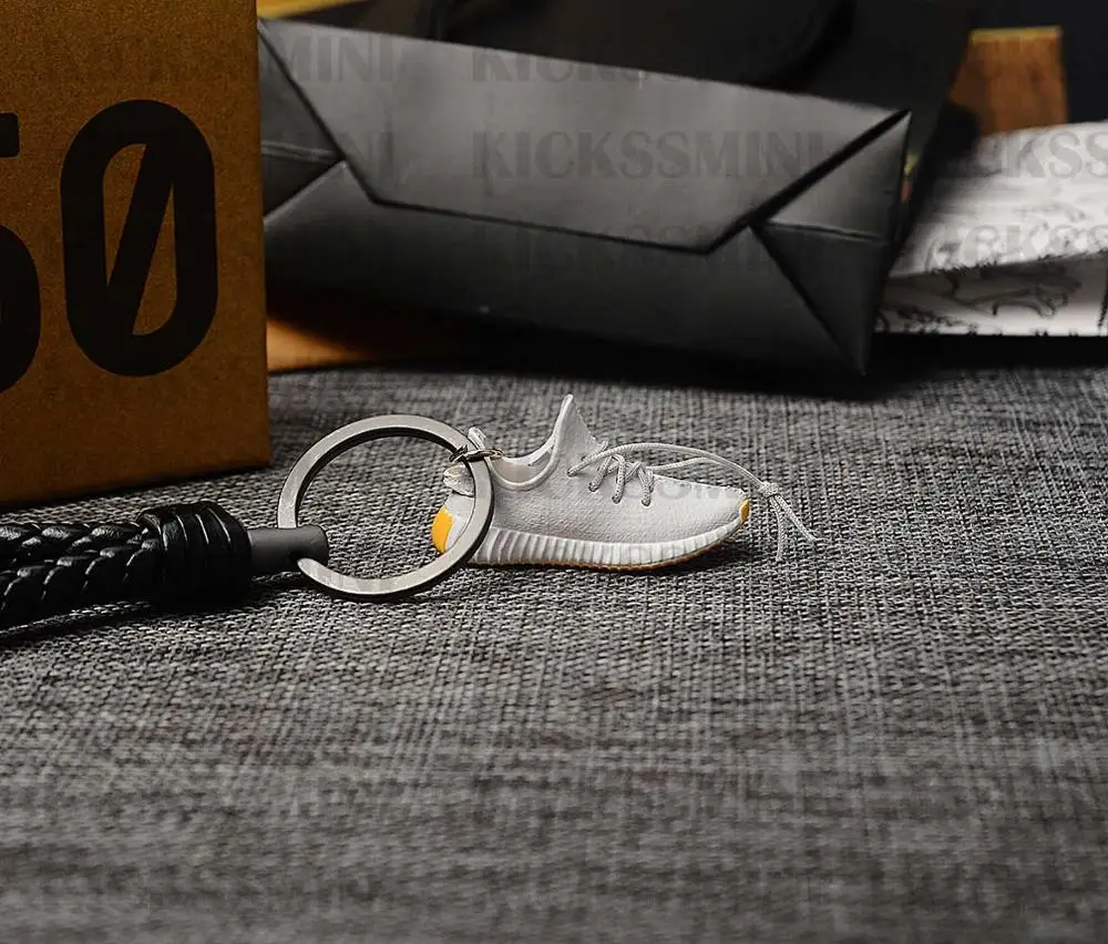 a shoe w rope Дропшиппинг Рождество День личности DIY поколение стерео 3D кроссовки фигурный брелок для подарка - Цвет: a shoe w rope