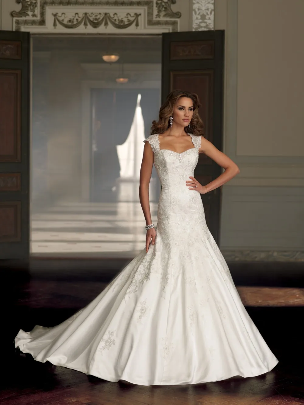 Custom Made New Lace Appliqued Satin Straps Covered Back bridal gown 2018 Factory Off The Shoulder mother of the bride dresses
