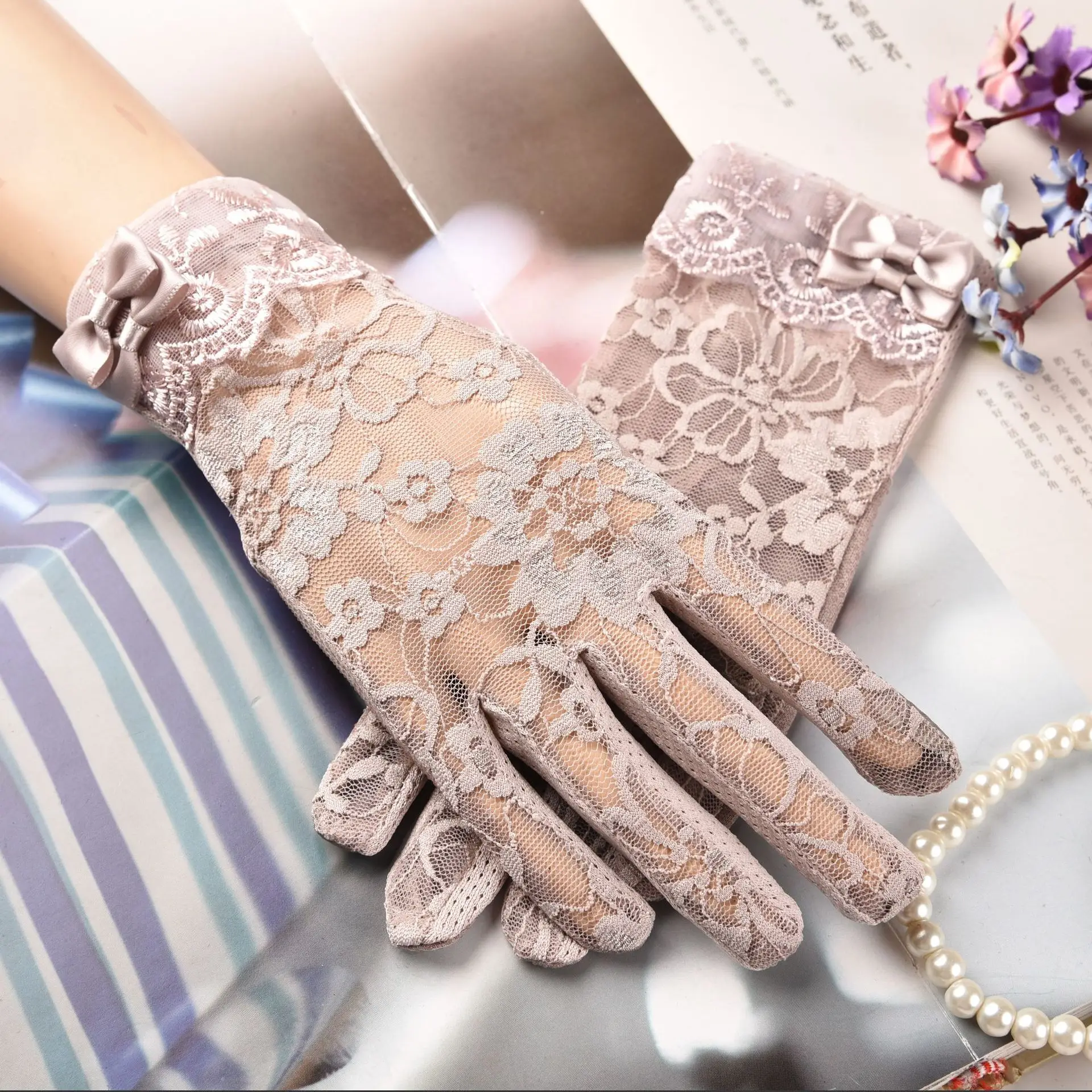 

Sunblock and Non-slip Fingertip Gloves Women Sexy Lace Driving Mittens Thin Short Touch Screen Gloves Summer Cycling Accessories