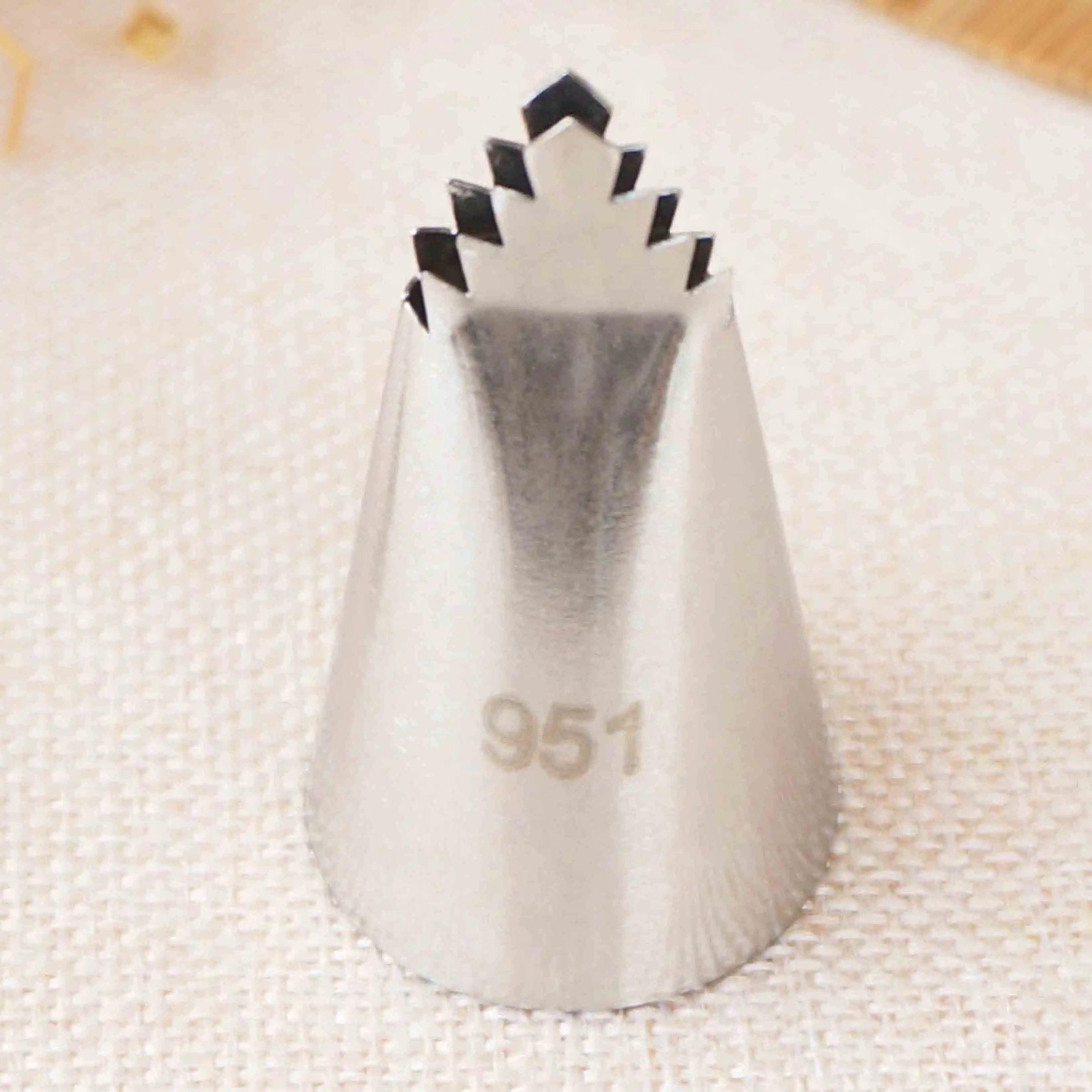 951 95 Large Size Leaves Nozzles Cake Decoration Baking Tools Stainless Steel Icing Piping Nozzle Cream Tip For Cupcake Pastry Baking Pastry Tools Aliexpress