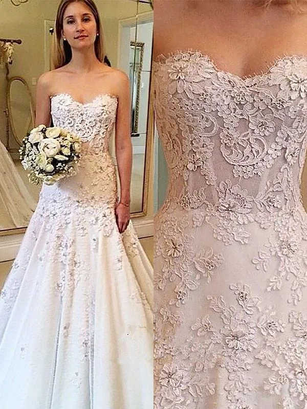 

A-Line/Princess Sweetheart Lace Court Train Sleeveless Wedding Dresses