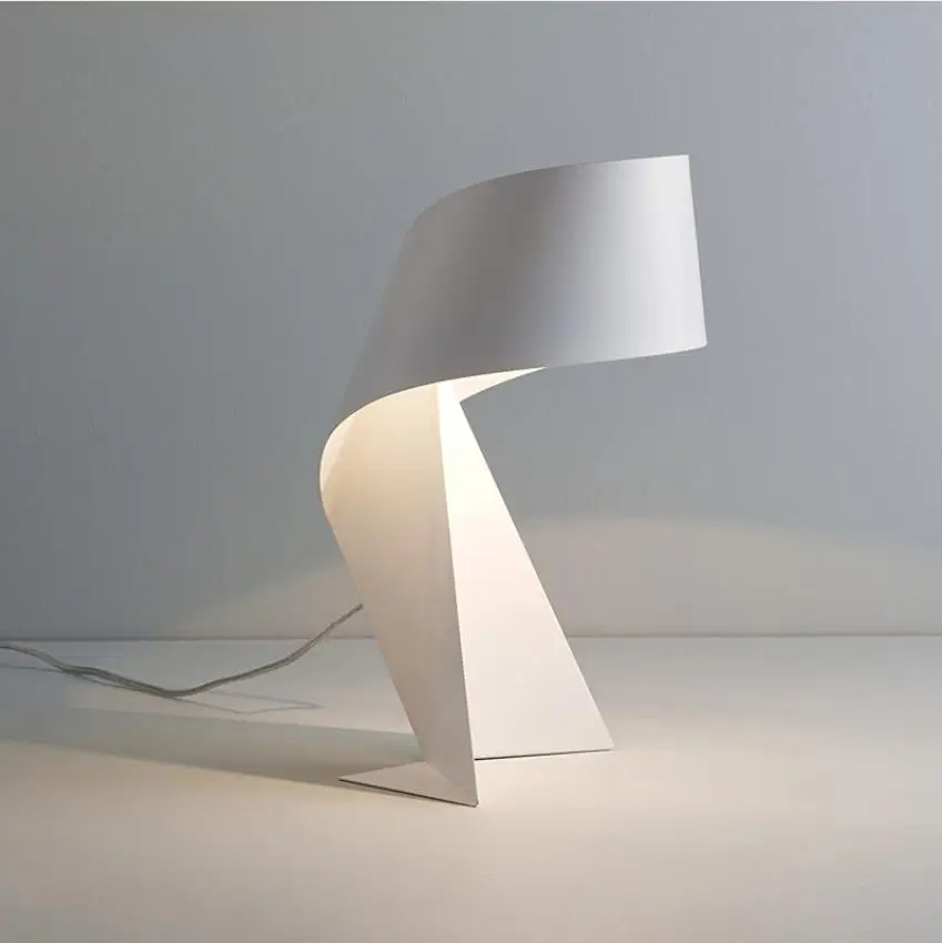 Скандинавская творческая современная в стиле минимализма черно-белая железная настольная лампа E27 светодиодное декоративное освещение для гостиной