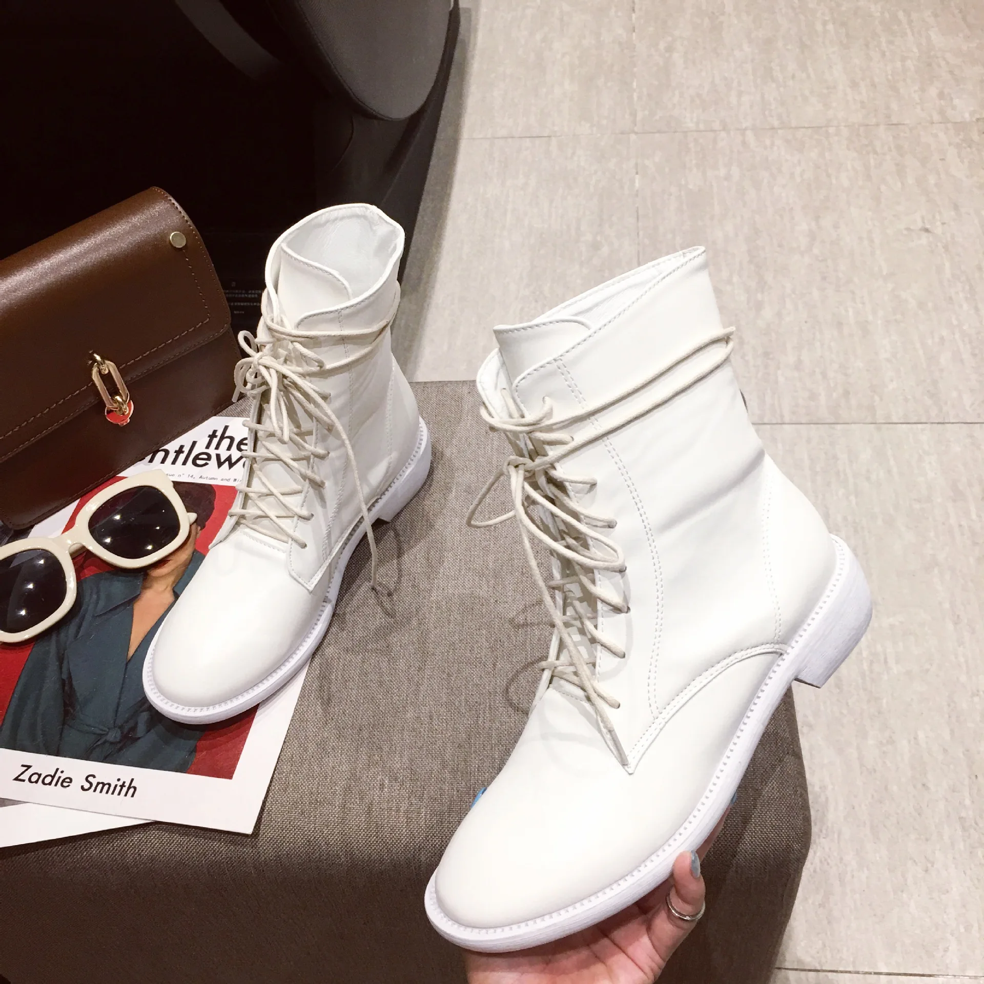 Flat Heel Round Toe Lady Boots Women Shoes Autumn Luxury Designer Winter Footwear Boots-women Lace Up Low Heels booties Ladies