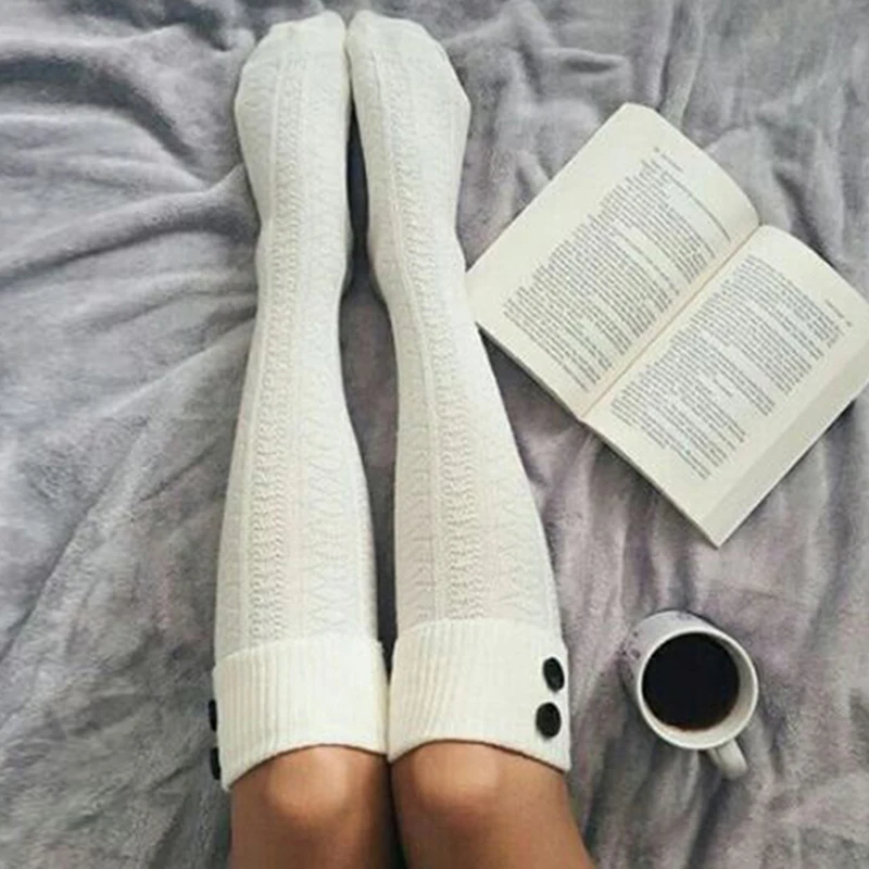 1 Pair Solid Colors Knitted Cute Stocking Button Socks For Students Warm Thigh High Above The Knee Socks Autumn Ladies Stockings - Цвет: white