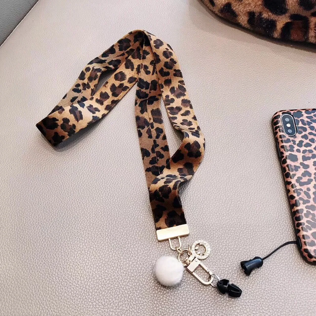 1pcs Leopard Hairball Lanyard Neck Key Strap for iPhone Camera USB Holder ID Card Name Badge Holder Keys Cartoon Lanyards