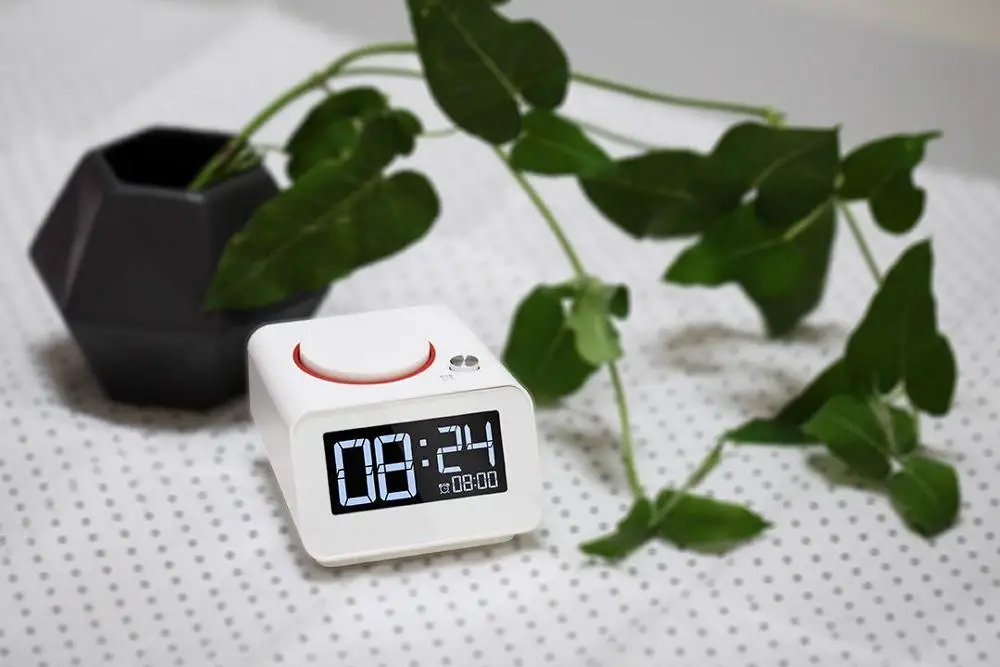 Будильник Homtime для спальни с двумя usb-портами зарядного устройства для рядом с цифровыми часами с регулируемой яркостью, белый(с адаптером переменного тока