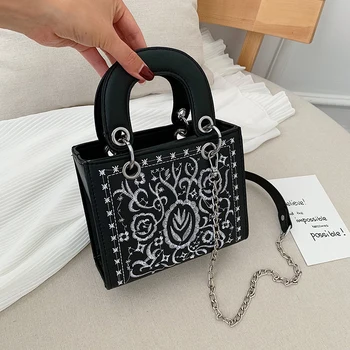 

New women's handbag embroidery pattern high quality PU discount large capacity women's shoulder bag shopping Messenger bag 2019