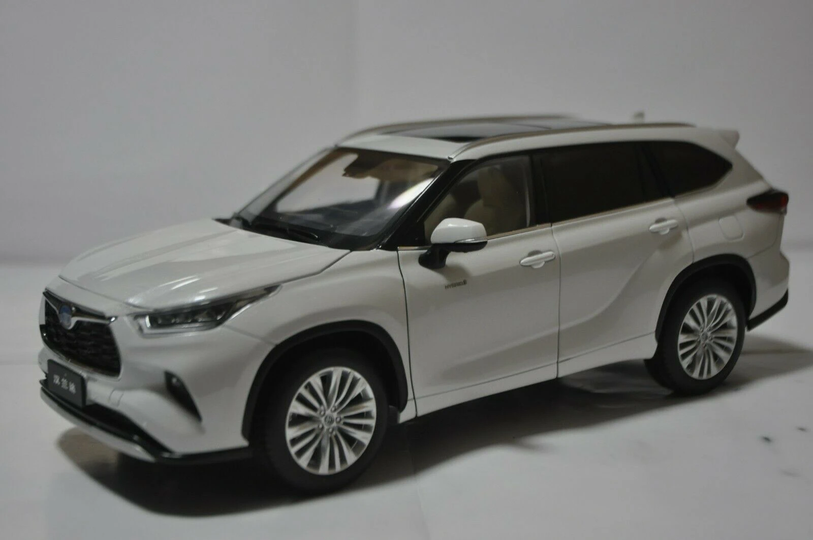 1:18 Diecast Model For Toyota 