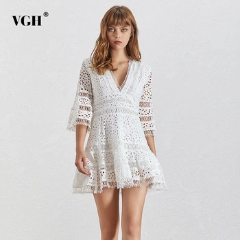 

VGH Vintage Print Patchwork Hollow Out Dress For Women V Neck Three Quarter Sleeve High Waist Dresses Female 2020 Spring New