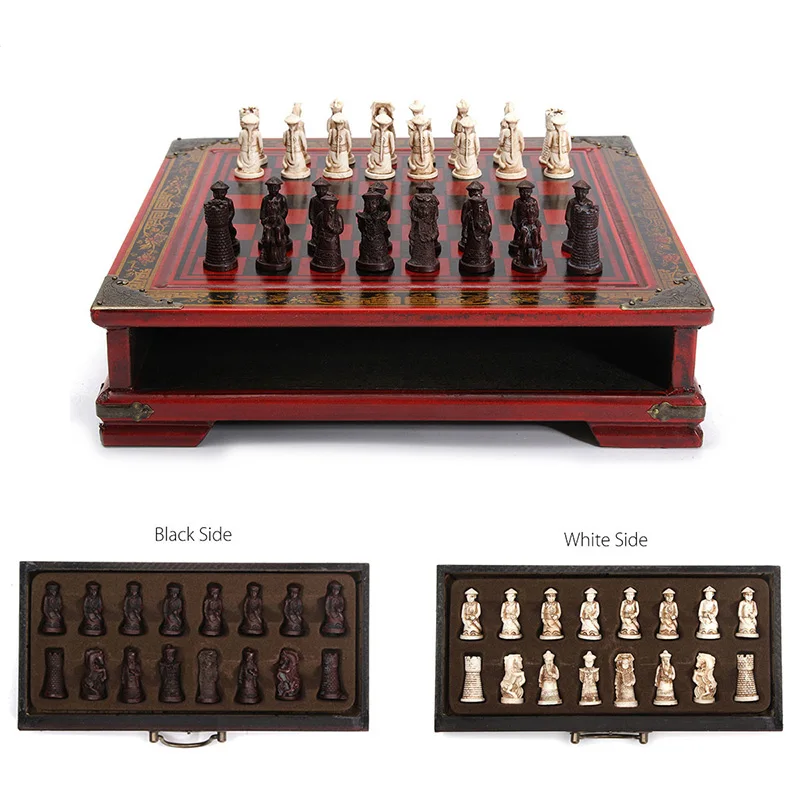 Jeu d’échecs traditionnel, avec table en bois vintage