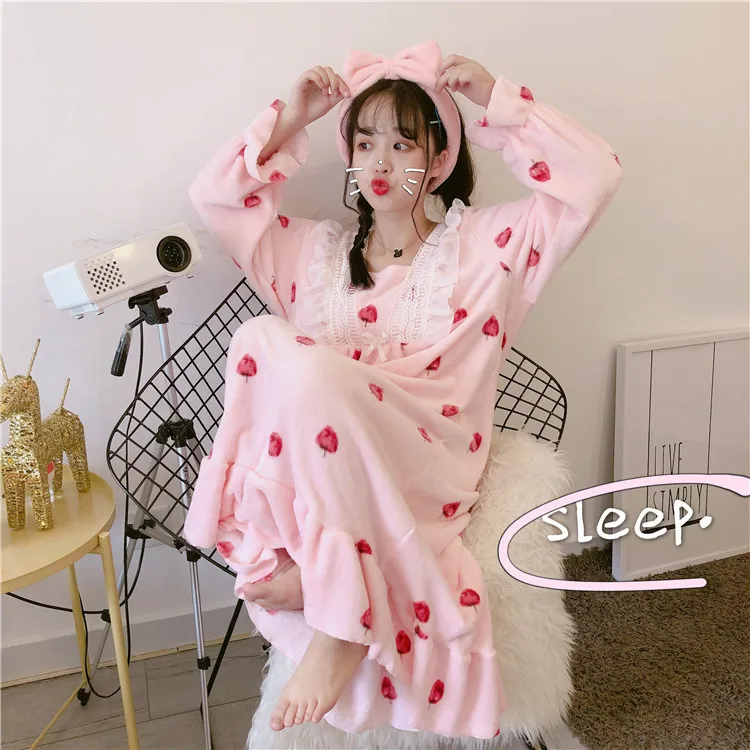 

Photo Shoot 2019 New Style Sweet Strawberry Loose-Fit Frilled Pajamas Nightgown Fashion