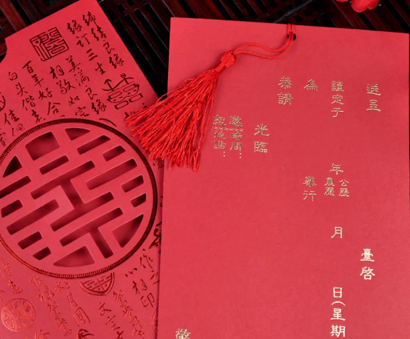 50 шт., Классический китайский стиль, полый, для свадебной вечеринки, дня рождения, пригласительные открытки, изысканное, горячее тиснение, красная кисточка, пригласительный конверт