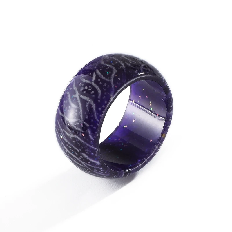 Ювелирные изделия светящиеся кольца флуоресцентные ювелирные изделия тенденция смолы светится в темноте лента для кольца Хэллоуин вечерние 1 шт