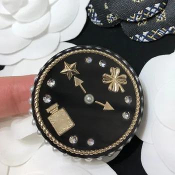 

2020 New Hot Brand Fashion Jewelry For Women Clocks Brooches Clocks Party Sweater Brooche C Name Stamp Vintage Clocks Brooches