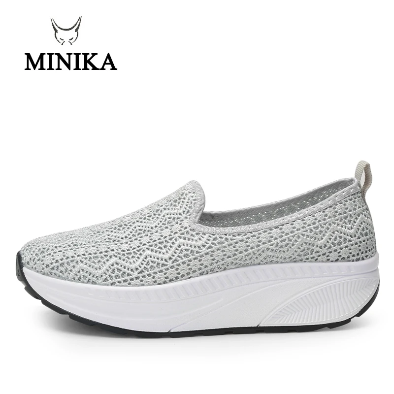Женские кроссовки Minika кружевные туфли на платформе каблук 5 см тонизирующие