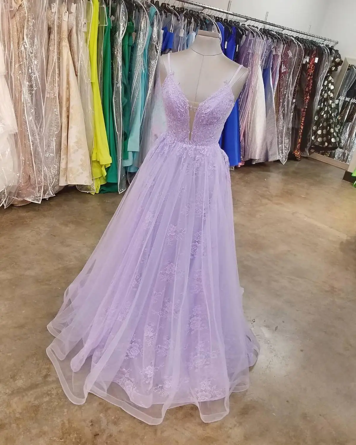 

Lavender A-line Tulle Long Prom Dress 2020 Lace V Neck Spaghetti Strap Crystal Sleeveless Evening Gowns Formal Party Customize