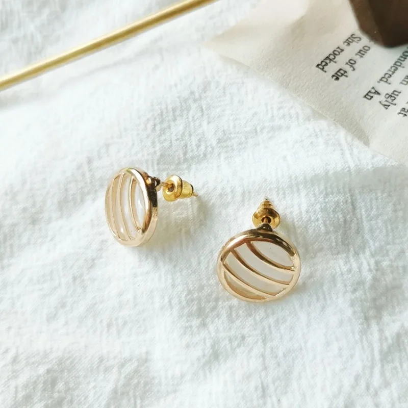 

New Simple Creative Geometric Round Metal Resin Small Stud Earrings Korean Temperament Fashion Girl Women's Accessories Jewelry