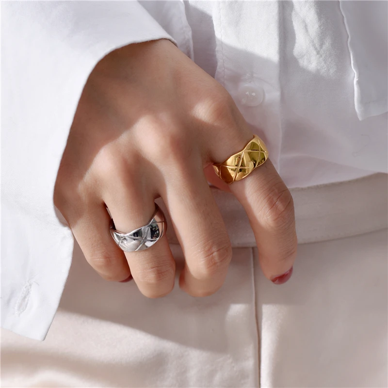 

SRCOI Trend Fashion Gold Color Metal Width Lozenge Lattice Pattern Open Finger Rings Exaggeration Punk Rock Big Adjustable Ring