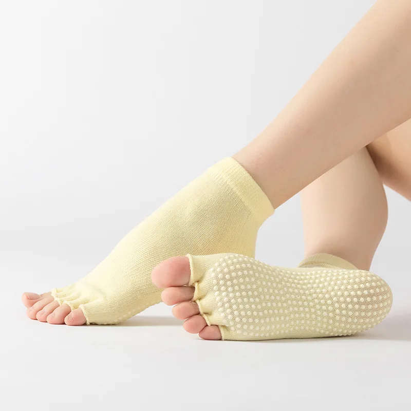 Рисунок 2 - Женские спортивные носки для йоги