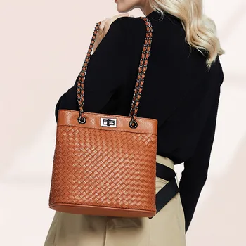 

2020 New Woven Shopping Bag Messenger Female Bag Chain Shoulder Bag Large Capacity Bucket Bag Fashion Women Purse and Handbags