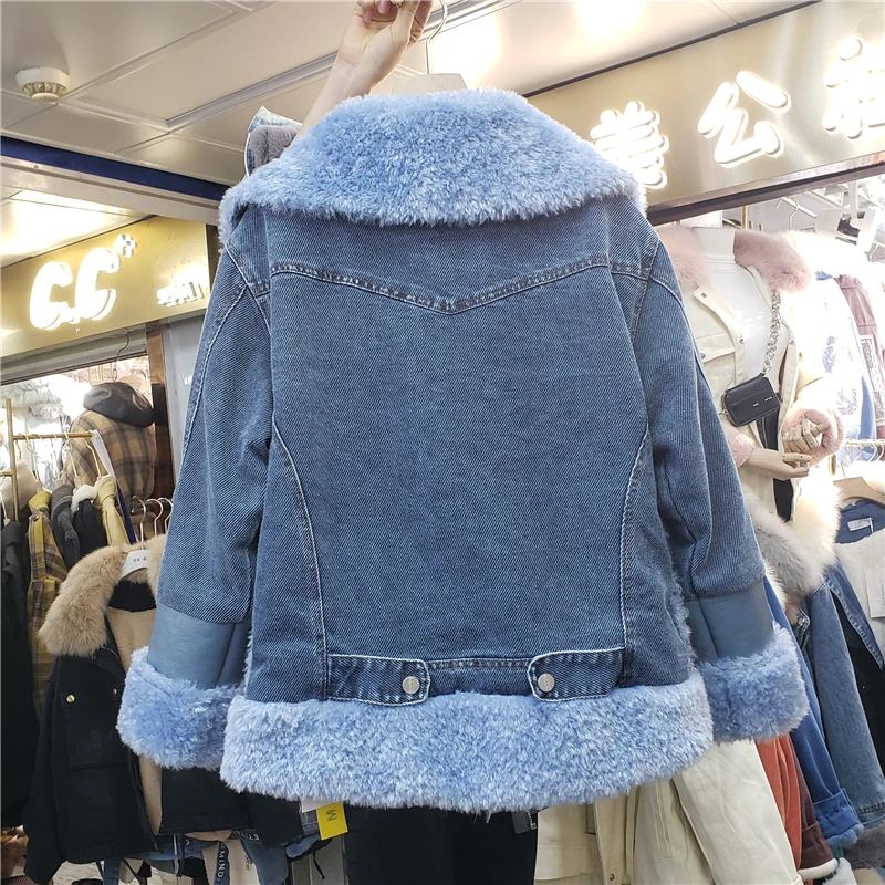 Уличная джинсовая куртка, меховые пальто для женщин, новые осенние и зимние свободные джинсовые комбинированные плюшевые меховые пальто из овечьей шерсти, теплая верхняя одежда для женщин