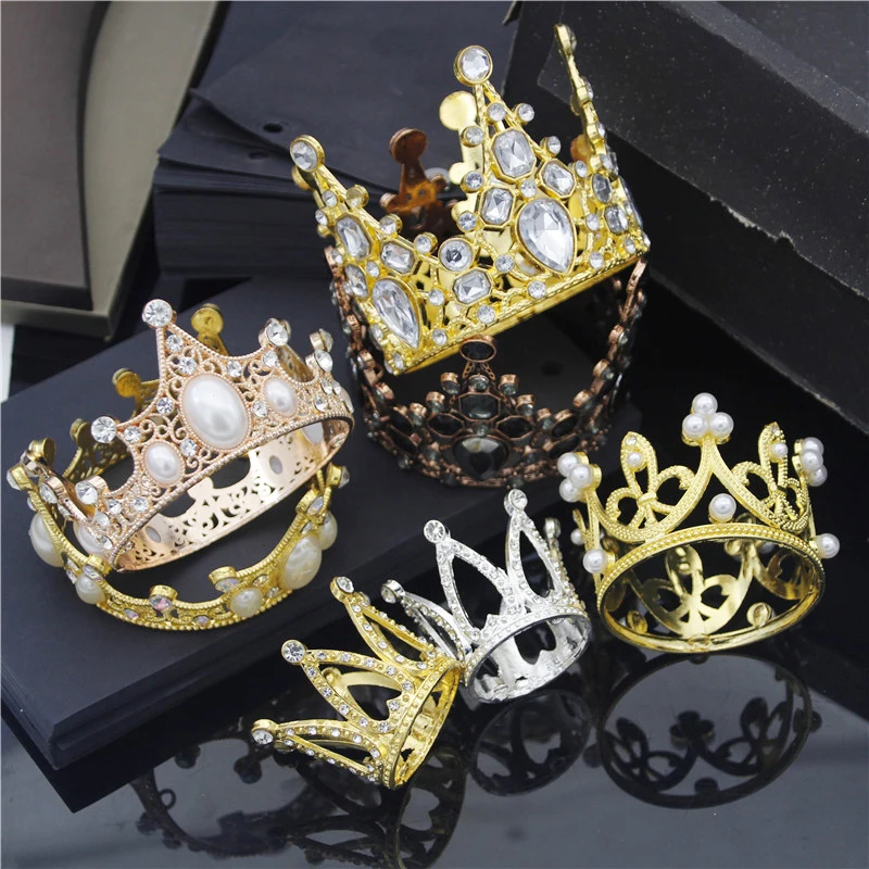 Petite couronne en métal pour bébés garçons et filles, diadèmes de Rhd'anniversaire, bijoux de cheveux en perles, ornements de gâteau de bébé, accessoires de tête, vente en gros