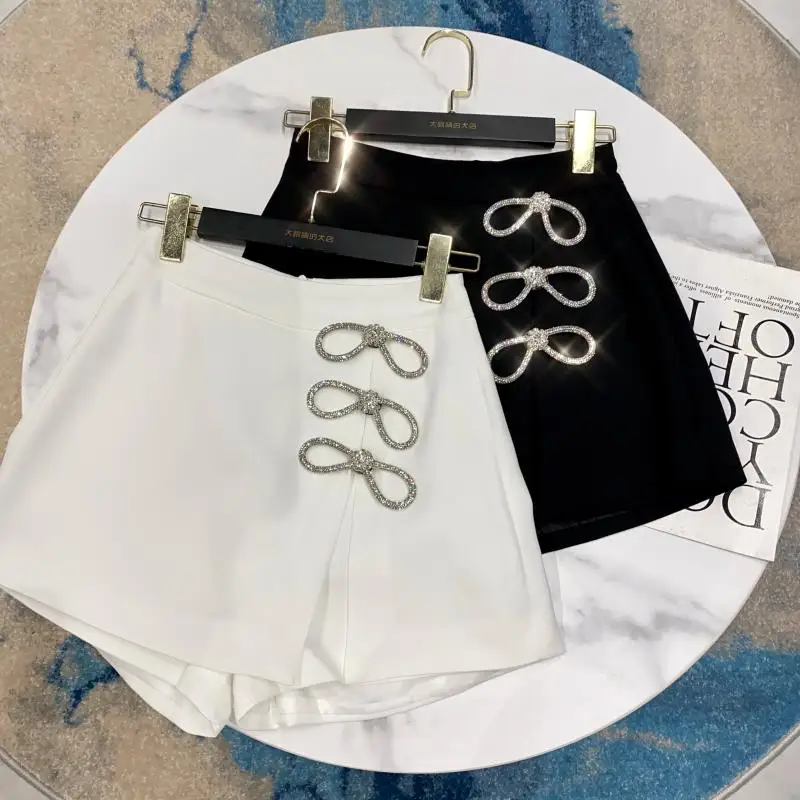 

2020 Summer New Crystal Bow Designer Solid Color Temperament Three-Point Short Skirt Shorts for Women White Black Casual Shorts