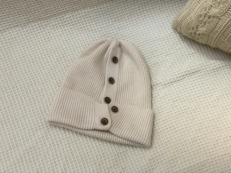 [EWQ] осенне-зимние шапки для женщин, одноцветная шерстяная шапка для студентов, сохраняющая тепло, мягкая вязаная шапка на пуговицах, зимняя шапка 19C-a16-07-0 - Цвет: beige