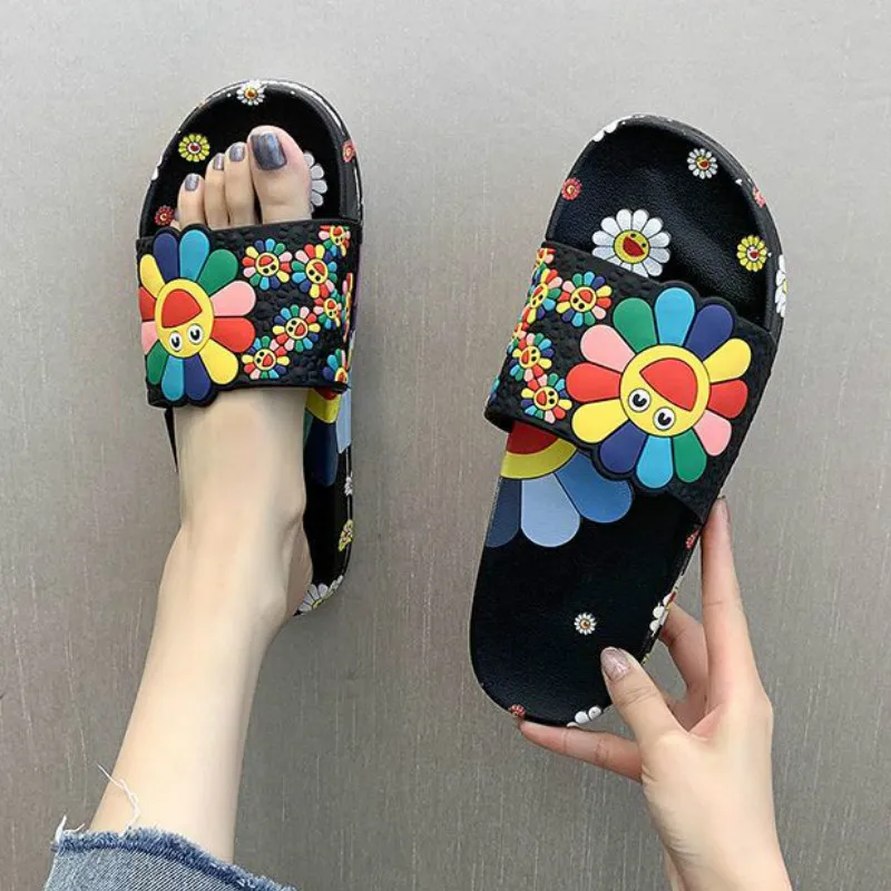 

Slippers For Women Summer Smiley Flowers Flat Sliders Beach Sandals Female Indoor Flip Flops Ladies Bathroom Shoes 2022 New