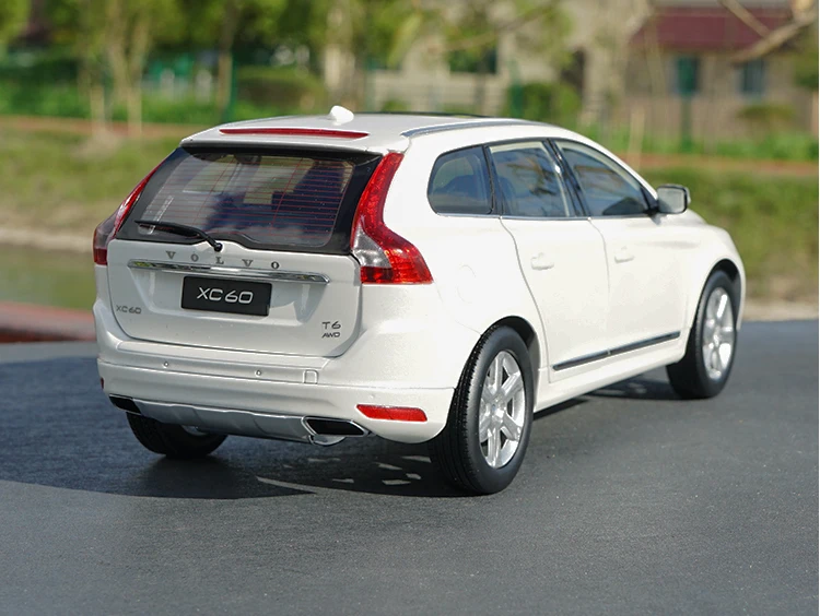1:18 Volvo XC60 сплав модель автомобиля статические металлические модели автомобилей оригинальная коробка для коллекции подарков