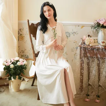 

Sexy Ladies Autumn Nightdress Long-sleeve V-neck Lace Stitching Loose Sleepdress Pleated Split Princess Style Homewear Nightgown