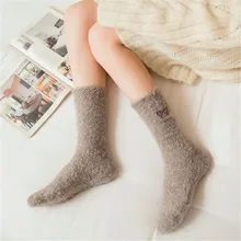 Однотонные бархатные плотные теплые носки кораллового цвета с вышитыми бабочками милые носки для сна женские зимние теплые носки мягкие пушистые носки