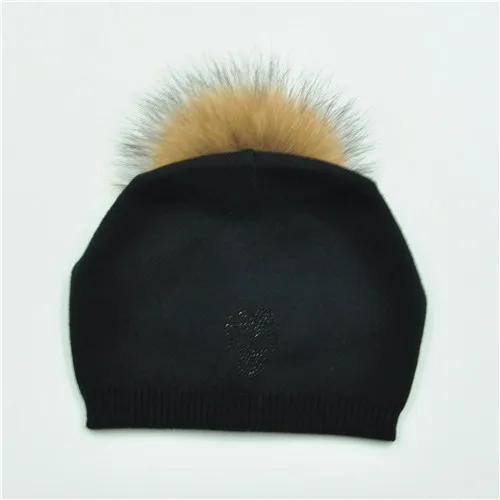 Real Fur Winter Hat Raccoon Fur Pom Pom Hats Shining Rhinestone For Women Brand Thick Women Hat Wholesale Knitted Beanies Cap - Цвет: Black