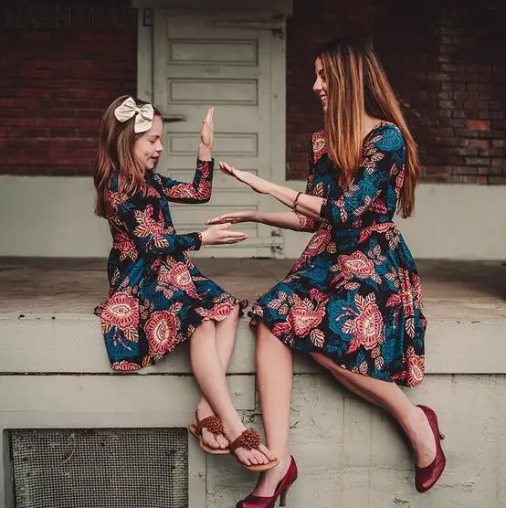 

Mother daughter dresses family look matching clothes fashion floral print dress mom and baby girl dress