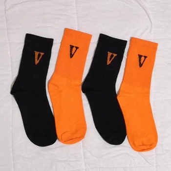 

Streetwear V Black Orange Socks Women High Street Hip Hop Skateboard Fashion Friends Letter Tube Socks