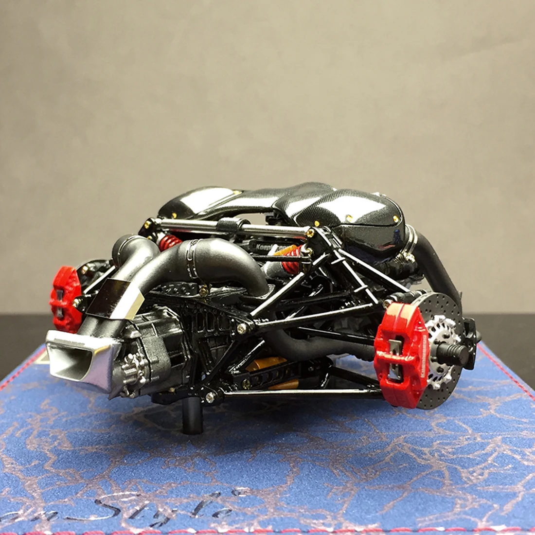 NFSTRIKE Frontiart FA 1:18 Agera RS Модель двигателя Смола двигатель Новое поступление-Коллекционное издание(готовая версия