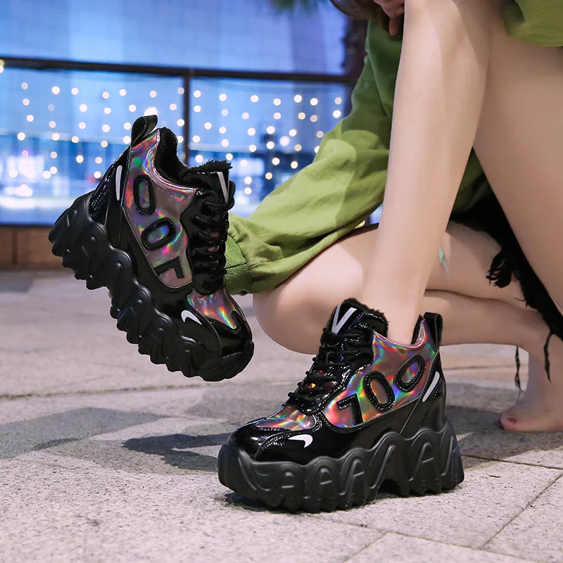 Женские кроссовки на платформе зимние теплые бархатные шнуровке повседневная